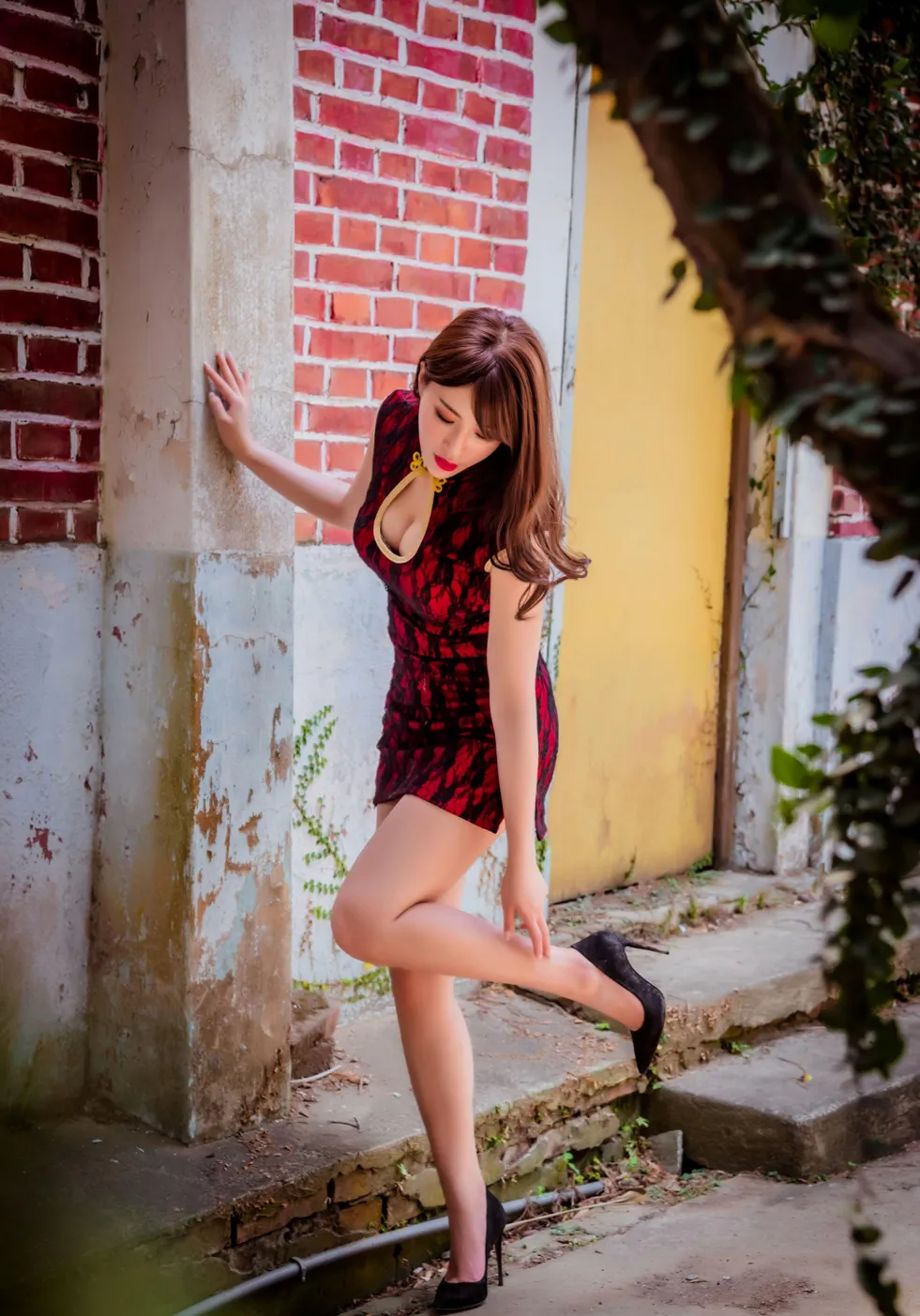 [Mzsock] NO.177 Wu Yuqi Red Flower Short Cheongsam High Heels Beautiful Legs street photography#[105P]-41