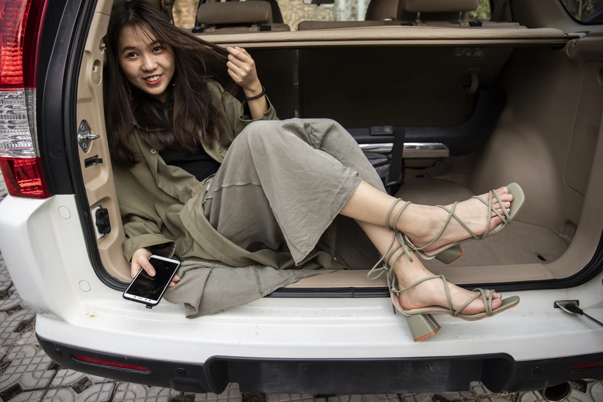 [Mzsock] NO.020 The beauty Xiaorou showing off her sexy feet at the front desk of the milk tea shop Southern football skills#[120P]-19