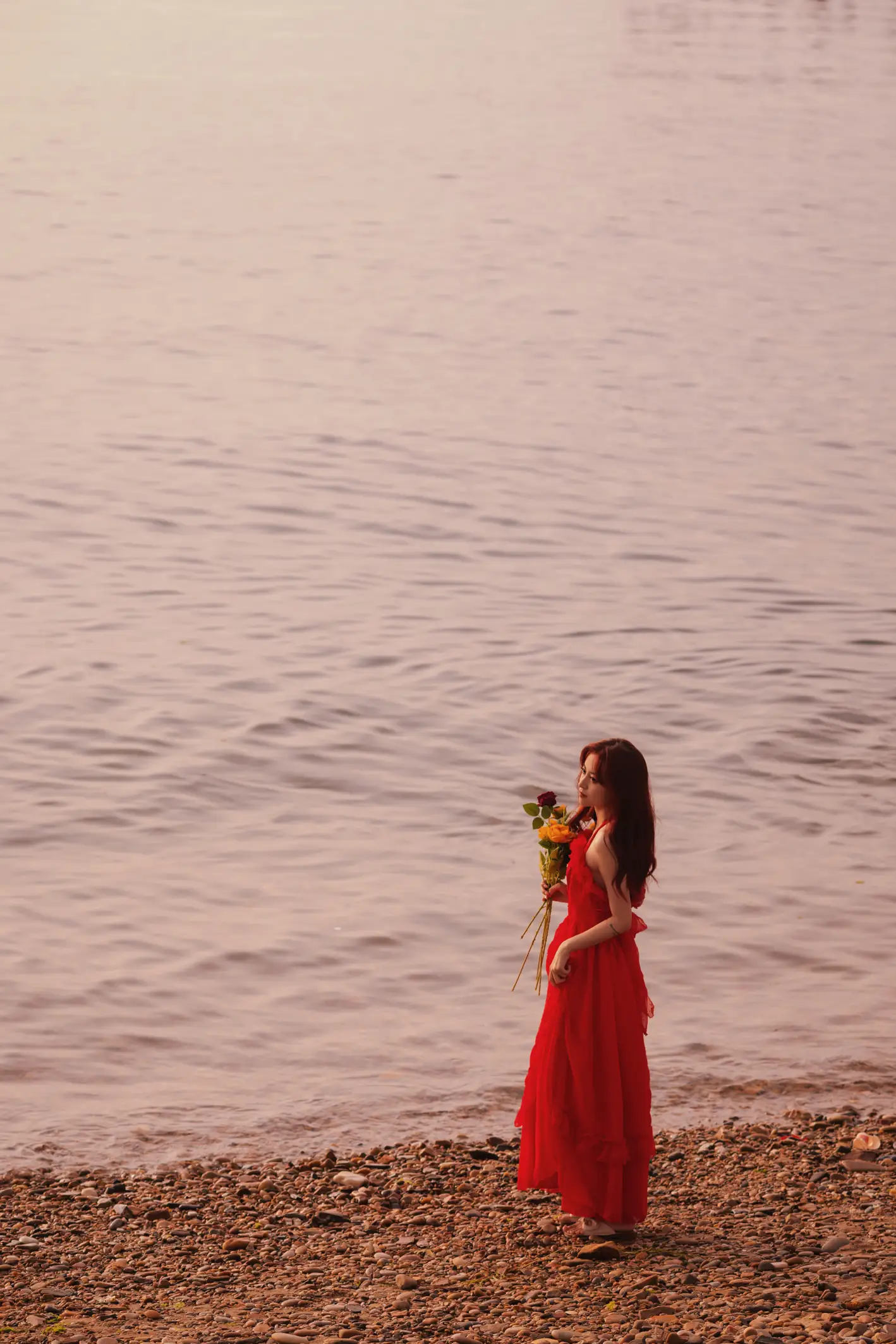 [YITUYU] 2022.09.02 Vol.1849 – Sunset at the seaside and girl in red dress Yixuan-#[33P]-9